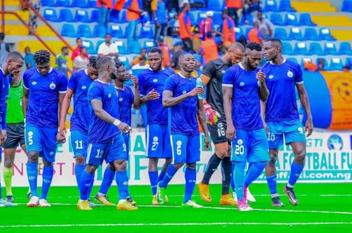 Rivers United Players get N5 million reward for beating Bendel Insurance