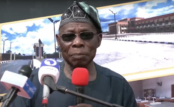 Obasanjo orders Oyo monarchs to stand, greet