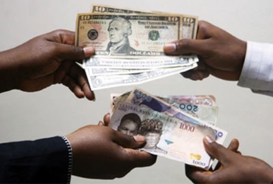 Naira-dollar exchange rate falls to N1,040 in parallel market