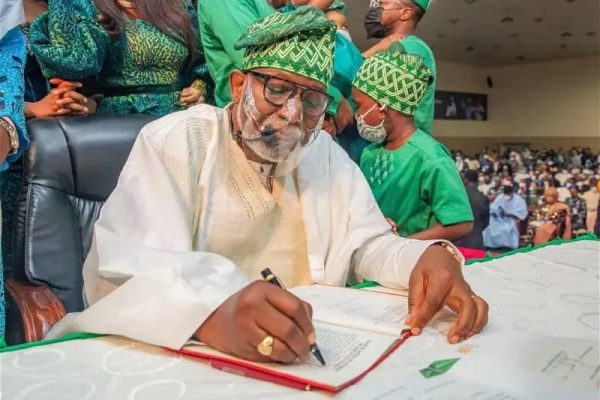 Akeredolu returns to Germany, Aiyedatiwa steps in