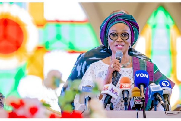 Tinubu’s wife disburses N25m to 250 Delta senior citizens