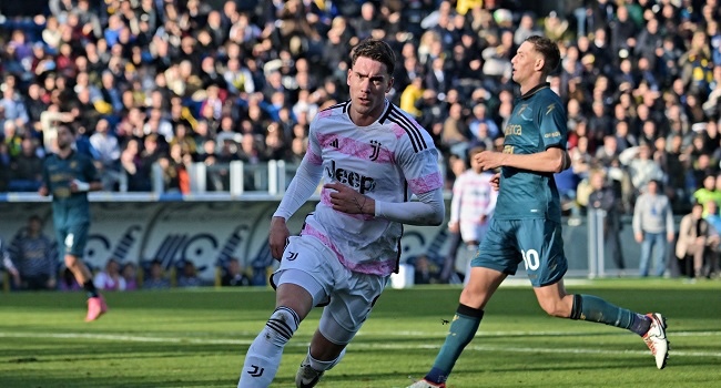 Vlahovic Fires Juve One Point Behind Serie A Leaders Inter