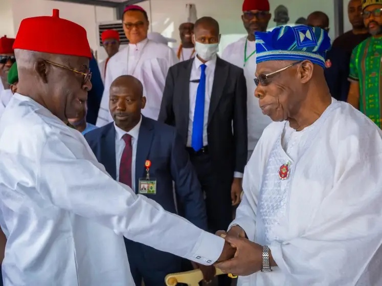 Photos: Tinubu meets, shares hug with Obasanjo at Uzodimma’s inauguration