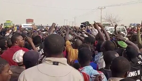 BREAKING: Roads Blocked As Residents Protest High Living Cost In Minna