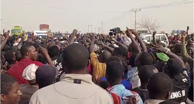 BREAKING: Roads Blocked As Residents Protest High Living Cost In Minna