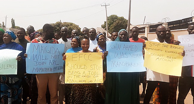 Protesters Storm EFCC Office, Demand Release Of Ex-Kwara Gov Ahmed