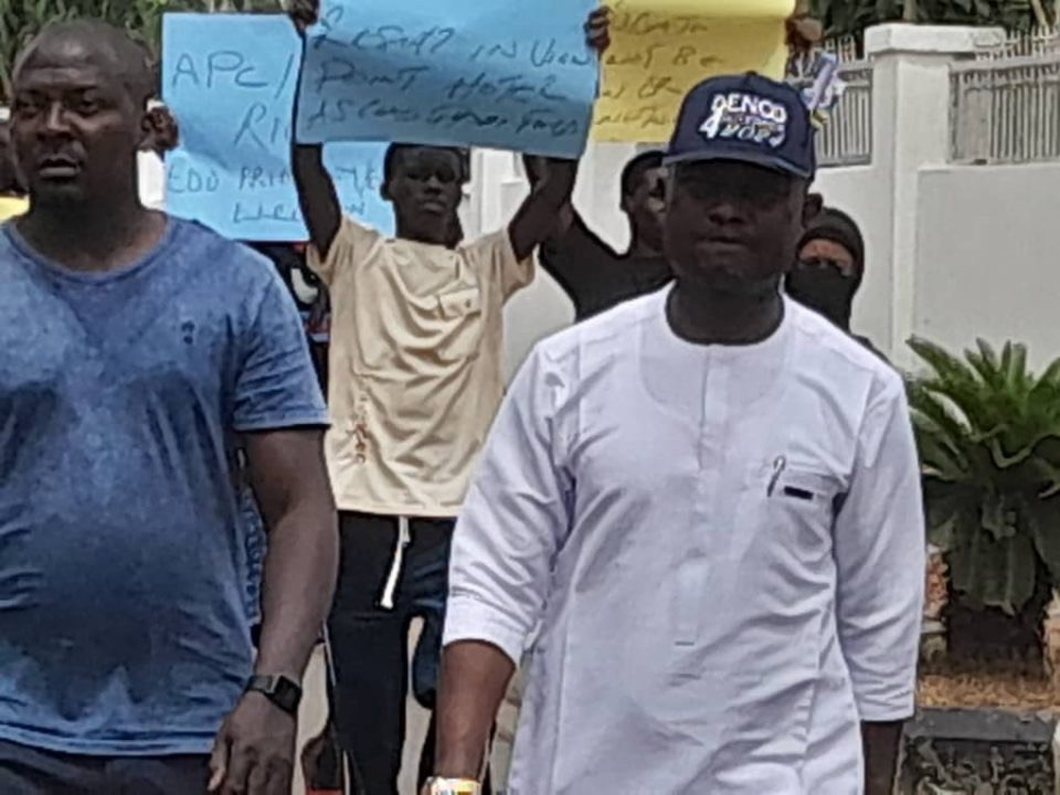 JUST IN: Protest rocks APC secretariat as Idahosa threatens court action