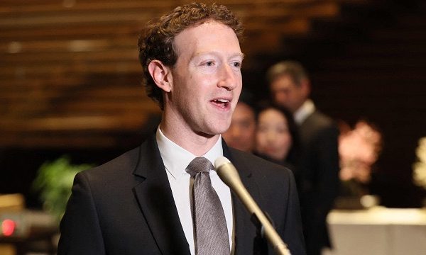 Zuckerberg Discusses AI Risks With Japan PM During Asia Tour