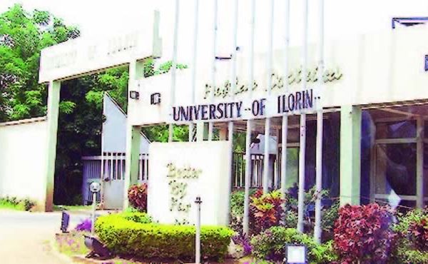 Driver dies while conveying UNILORIN students