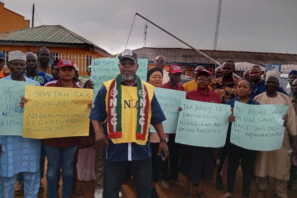 Electricity tariff hike: Labour pickets IBEDC facilities in Ilorin