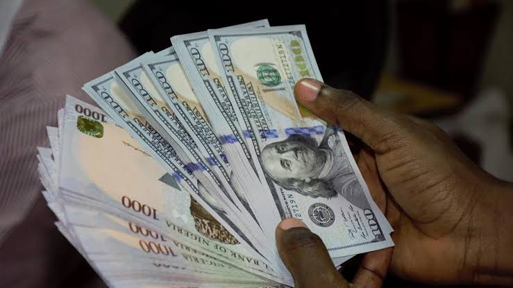 Naira massively depreciates by N160 against Dollar in seven days