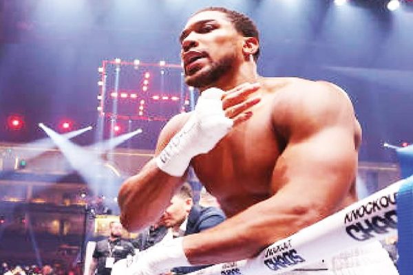 Boxers tip Joshua to beat Dubois in IBF fight