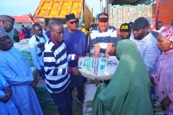 Gov Zulum begins distribution of relief to Borno flood victims