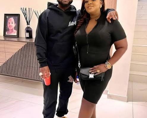 Davido reconciles with Eniola Badmus