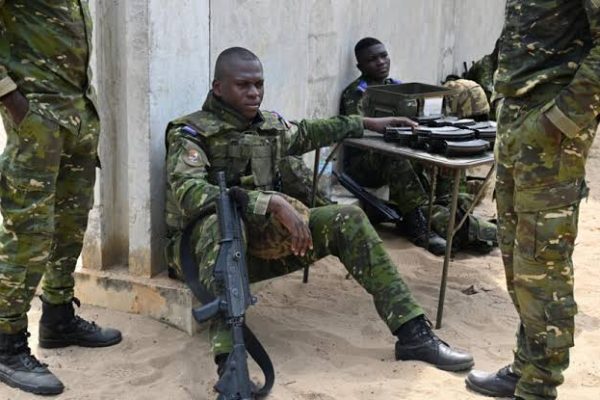 France to hand over sole military base in Ivory Coast