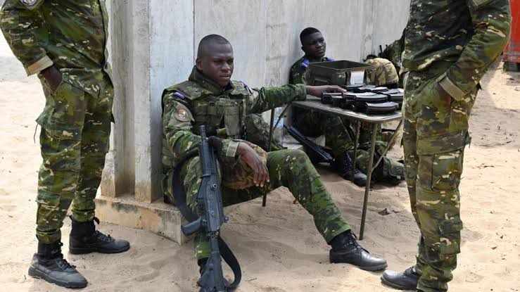 France to hand over sole military base in Ivory Coast