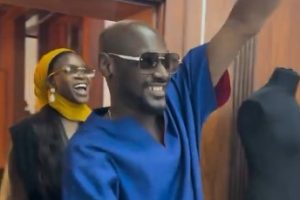 2Baba spotted shopping with Natasha Osawaru at Vodi’s store