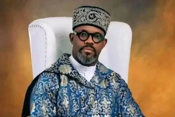Nollywood actor, Okey Bakassi officially crowned King in Imo State