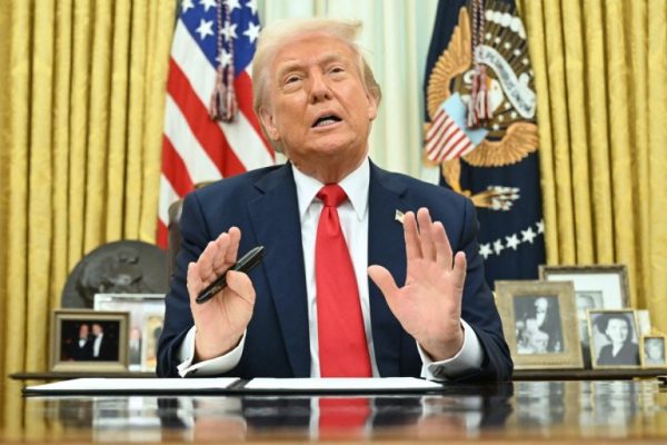 Trump urges Iran to return to embrace negotiation