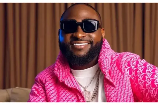 Moment Davido told his friends to stop smoking out of respect for his dad