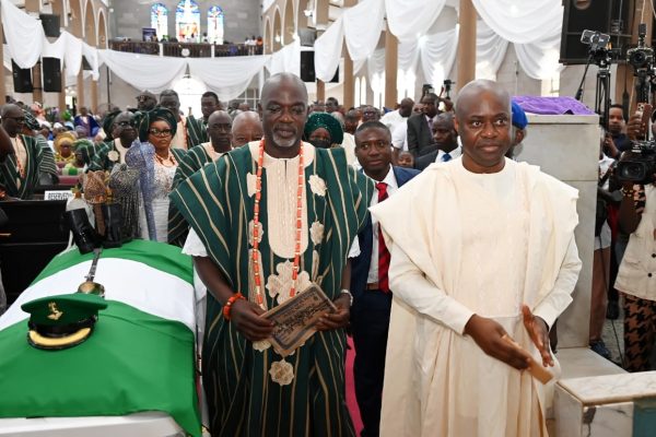 Late Olubadan, Oba Olakulehin, laid to rest with military honours