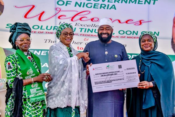 First Lady donates N1bn, relief materials to victims of flooding, banditry, others in Niger