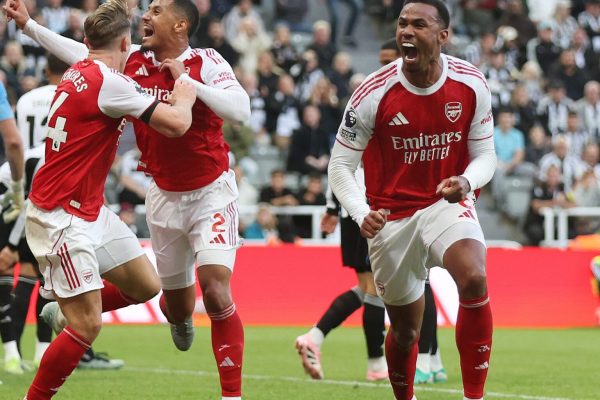 Arsenal strike late to win 2-1 at Newcastle
