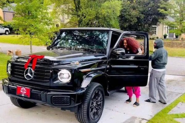 Davido gifts wife Chioma 2025 Mercedes-Benz G-Wagon