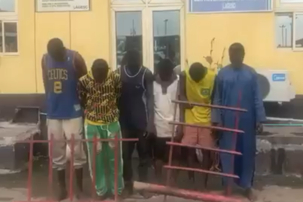 Six arrested for vandalising road barricade