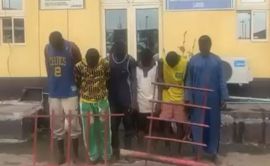 Six arrested for vandalising road barricade