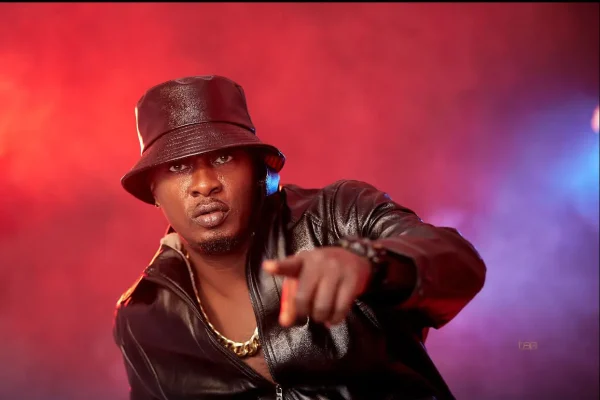 Olubadan: Nigerians condemn Taye Currency’s song at Ladoja’s coronation [VIDEO]