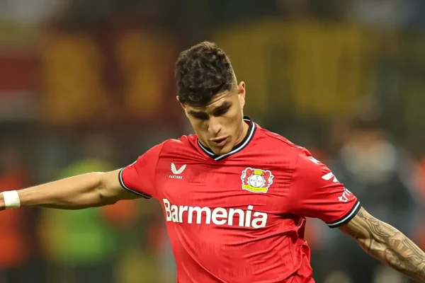 Transfer deadline: Arsenal announce Hincapie deal