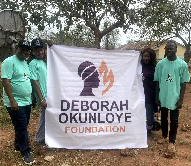 Exitements as Deborah Okunloye Foundation doles out millions, stationaries to Kwara students
