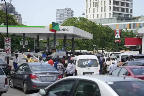 NNPCL, other filling stations increase fuel price for second time in seven days