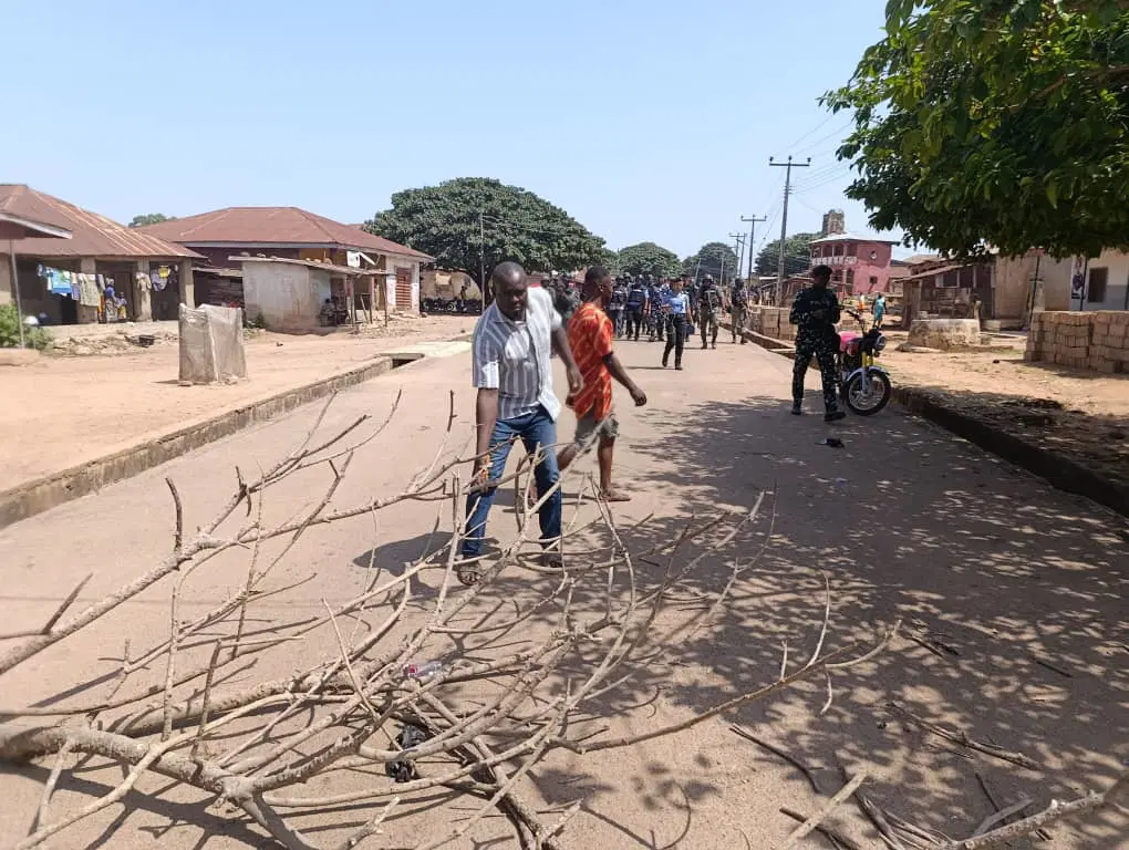 Angry Kwara youths block Ilorin–Kabba Road after deadly bandit attack
