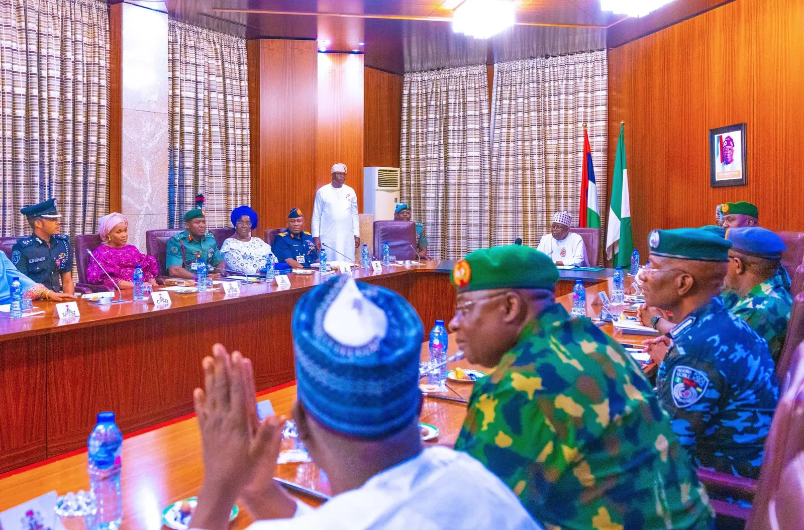 Tinubu meets with security chiefs in Aso Villa