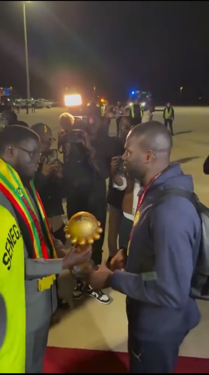 Senegal team returns home, presents AFCON trophy to President