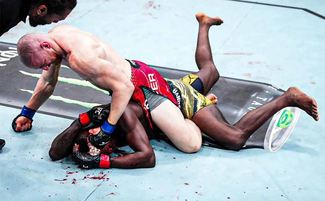 Adesanya suffers fourth straight defeat, knocked out by Pyfer