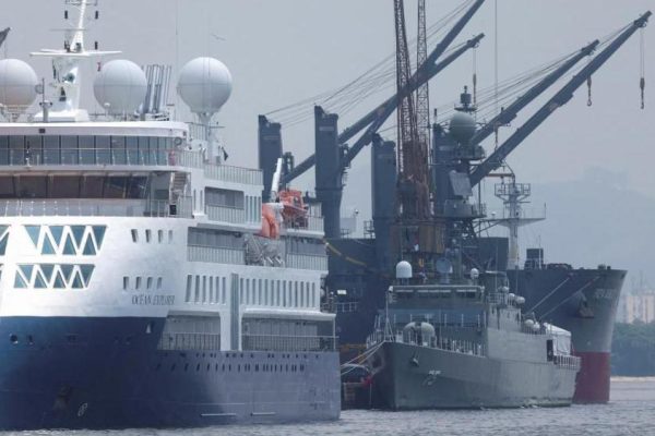 140 persons reported missing after US submarine sinks Iranian warship