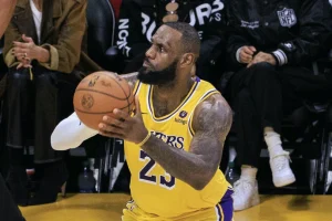 LeBron James breaks NBA all-time field goal record