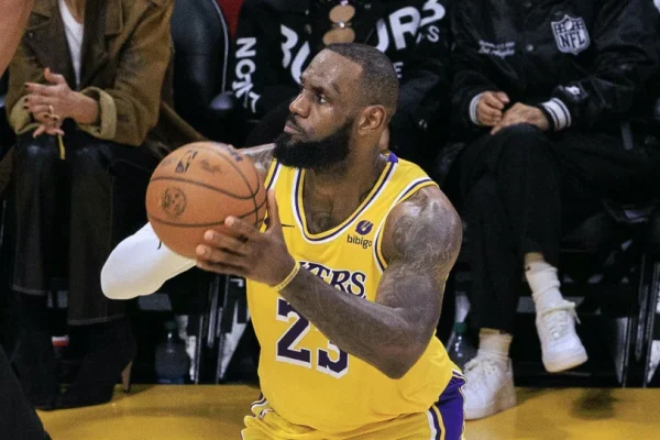 LeBron James breaks NBA all-time field goal record