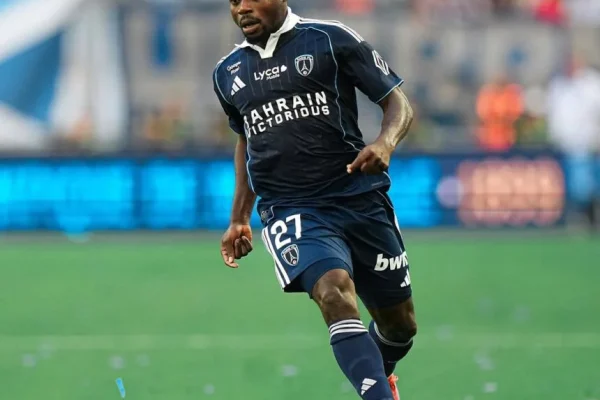 Simon makes 200th Ligue 1 appearance in Paris draw