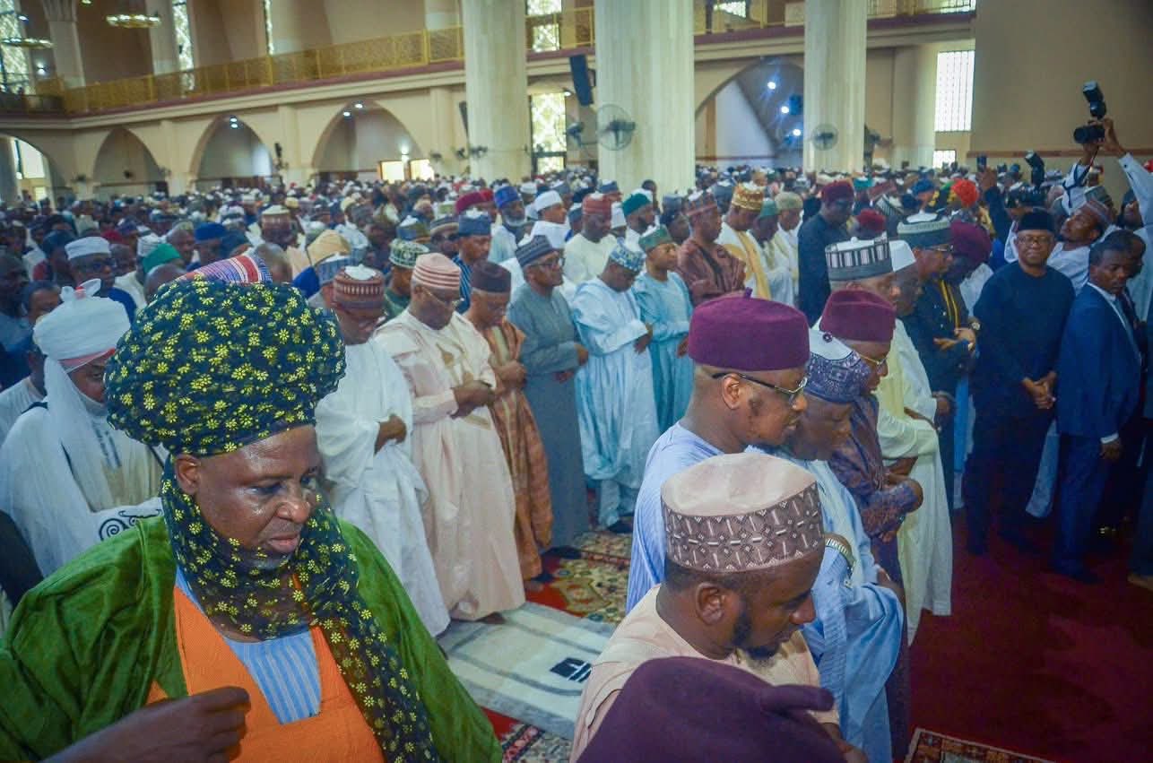 Political titans, Dangote attend El-Rufai mother’s burial