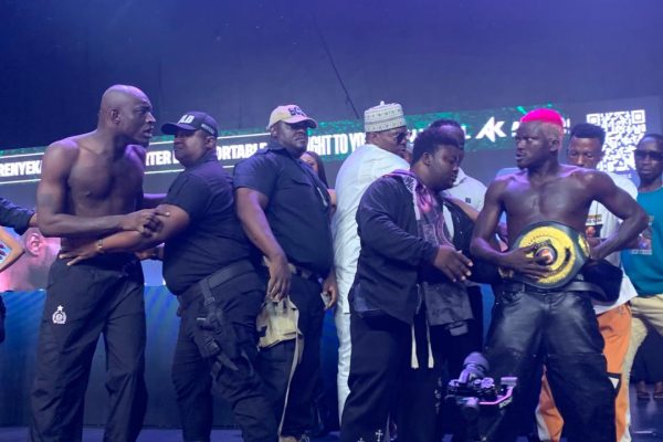 Portable, Efe trade words ahead Chaos in the Ring