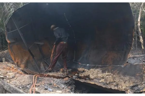 Nigerian Navy dismantles reconstructed illegal refinery