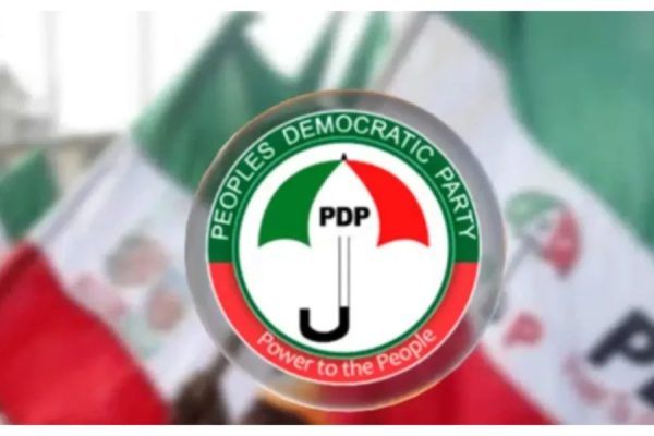 BREAKING: 2027: Mass defection hits Oyo PDP as Makinde’s loyalists dump party