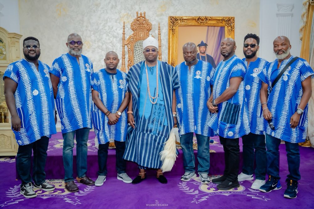 Chelsea delegation, Victor Moses meet Oba Elegushi in Lagos