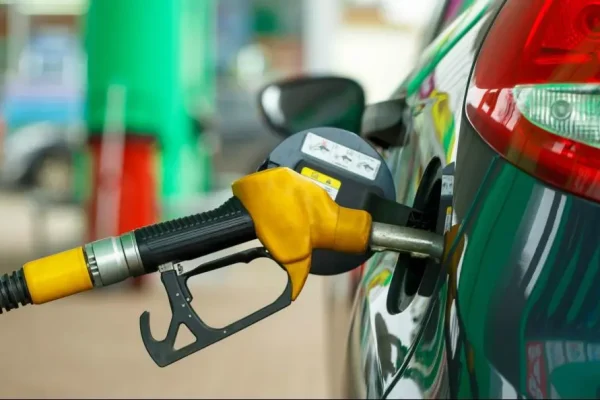 Nigerian filling stations reduce fuel price after hike
