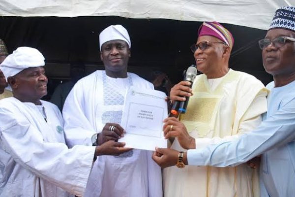 APC presents INEC nomination form to Kwara Guber candidate