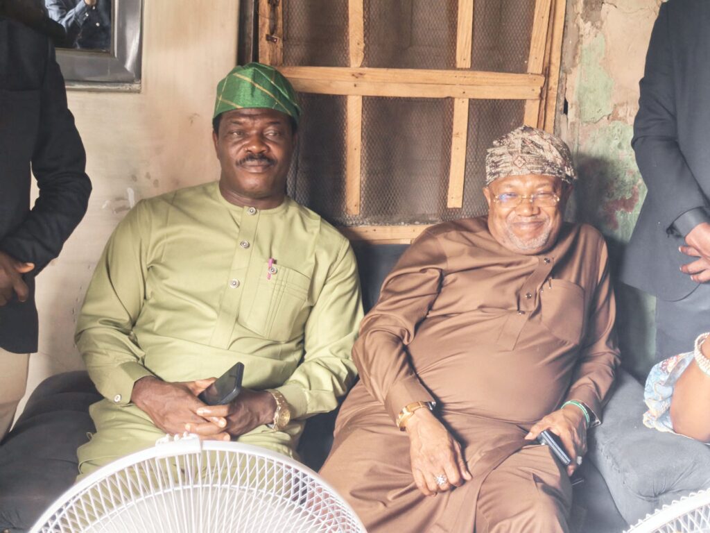PDP Guber Candidate, Kale Kawu donates Millions for transformer repair, restores hope to Isale-Koko/Ojagboro community
